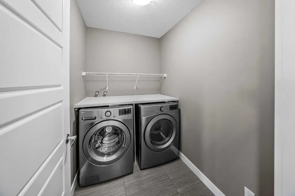 858 Evanston Drive NW Calgary AB T3P 0B1