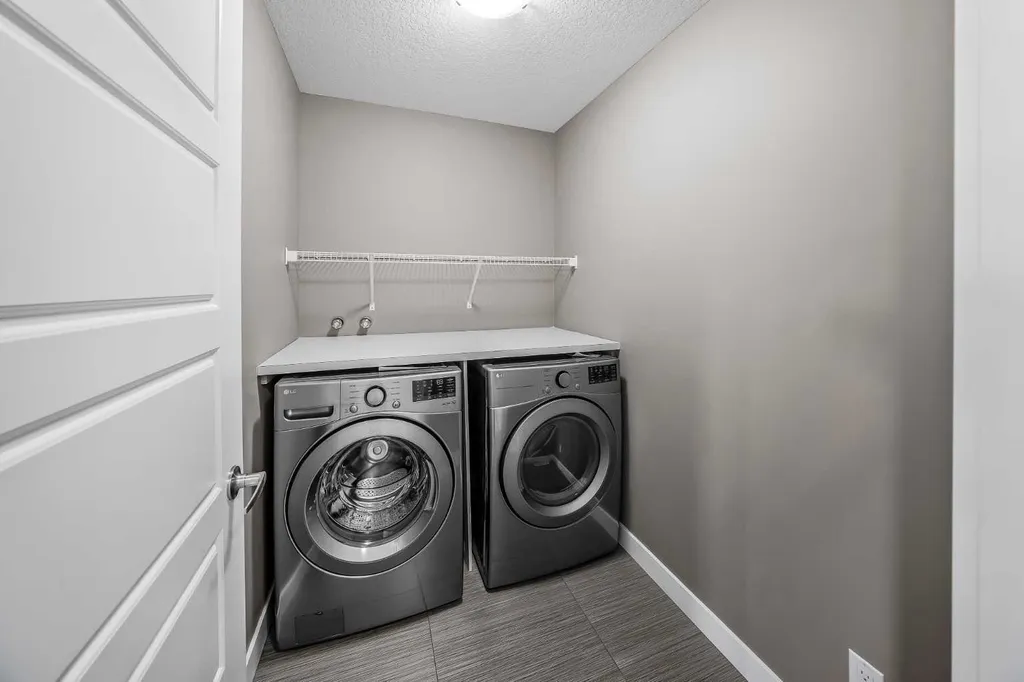 858 Evanston Drive NW Calgary AB T3P 0L9