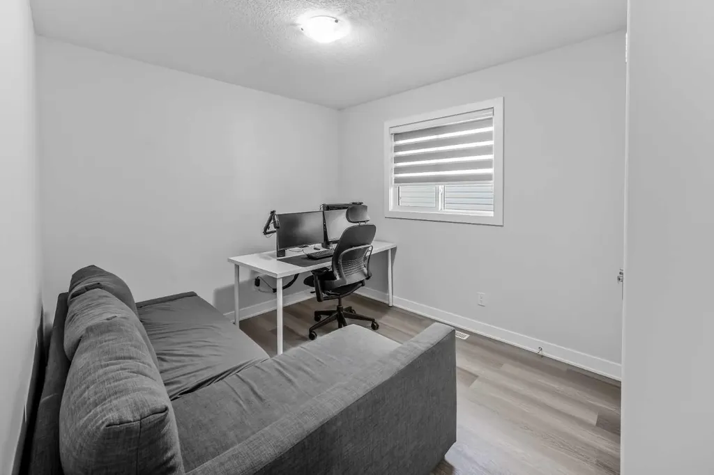 858 Evanston Drive NW Calgary AB T3P 0B1
