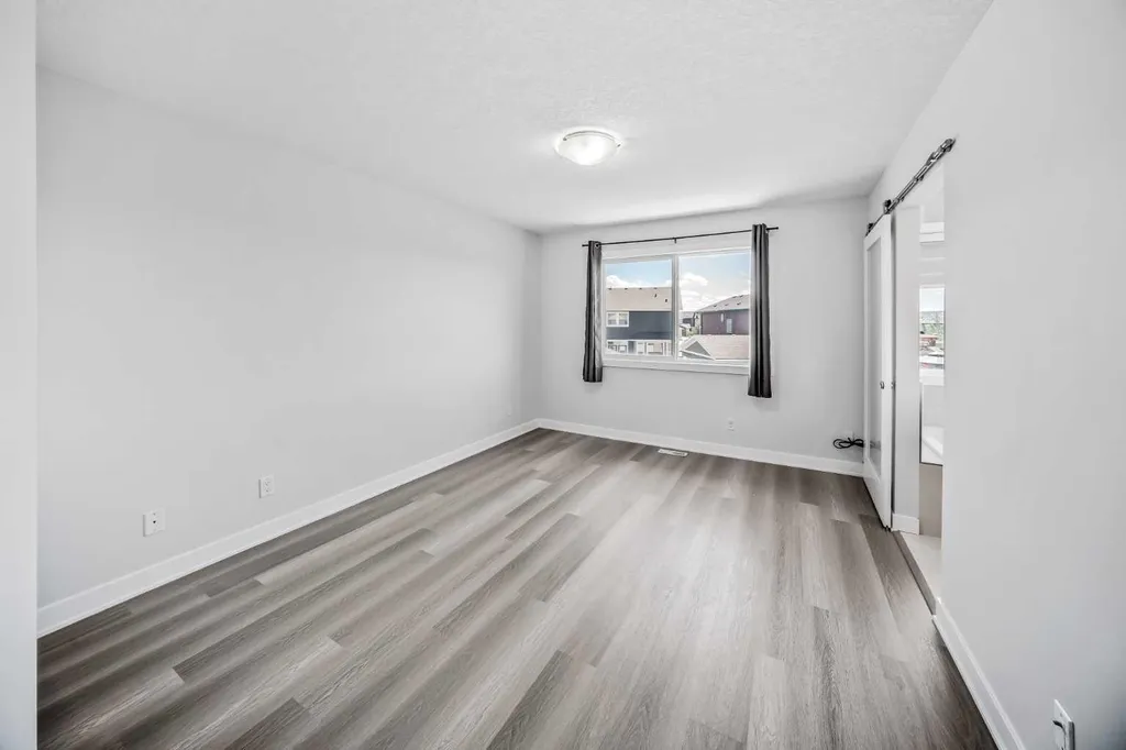 858 Evanston Drive NW Calgary AB T3P 0L9