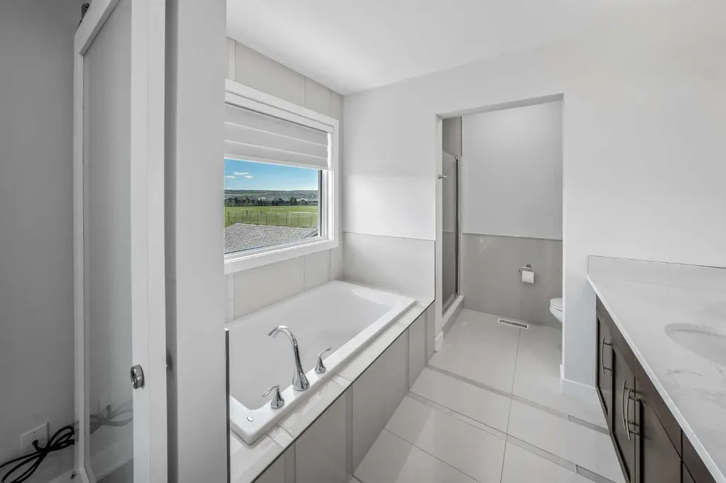 858 Evanston Drive NW Calgary AB T3P 0B1