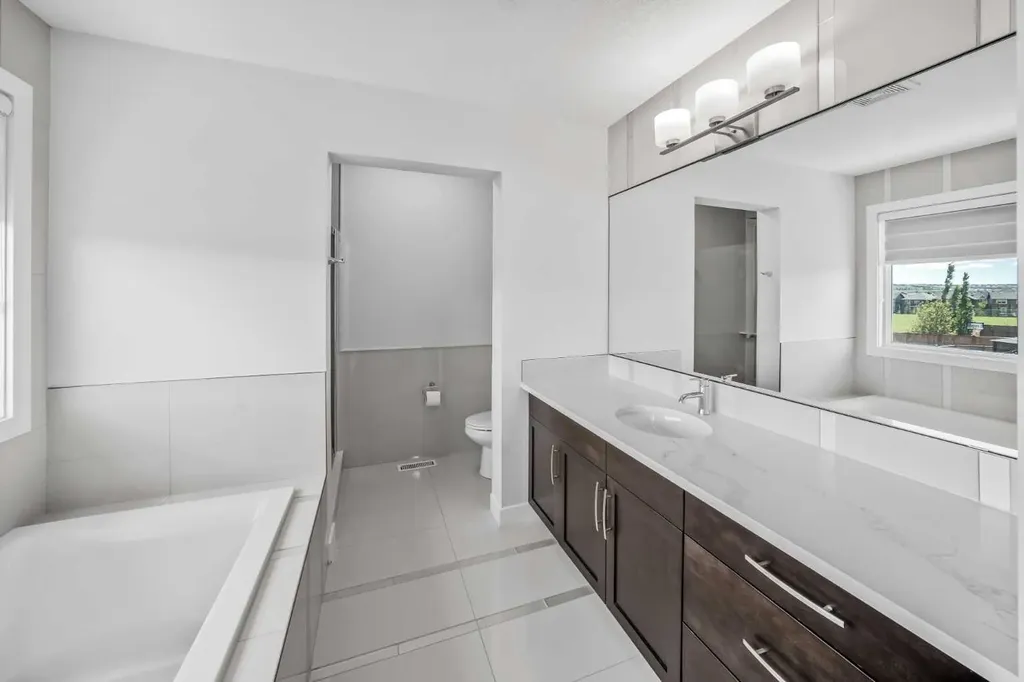 858 Evanston Drive NW Calgary AB T3P 0B1