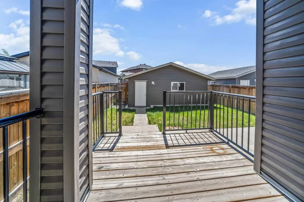 858 Evanston Drive NW Calgary AB T3P 0B1