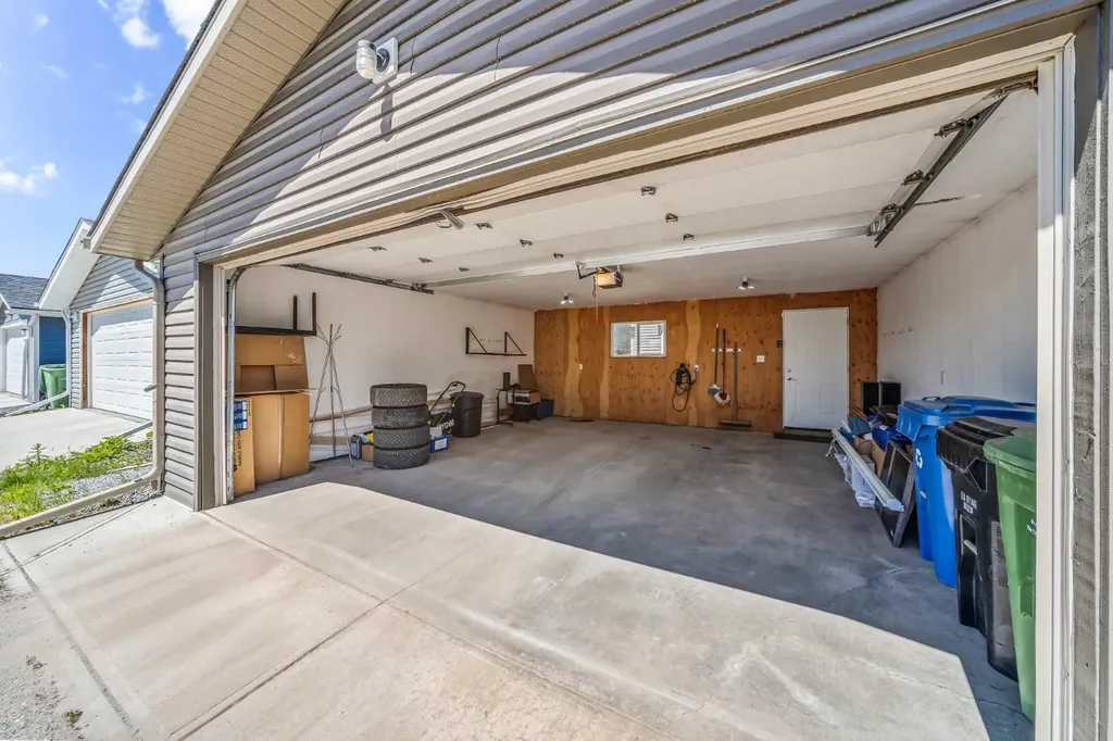 858 Evanston Drive NW Calgary AB T3P 0B1