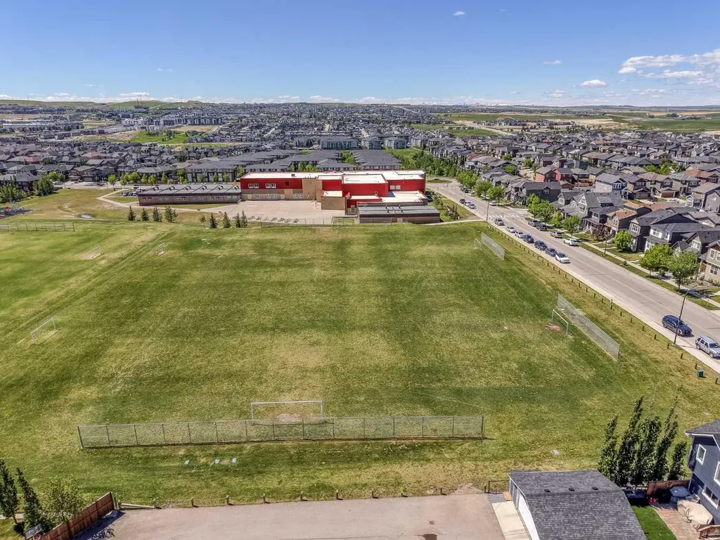 858 Evanston Drive NW Calgary AB T3P 0B1