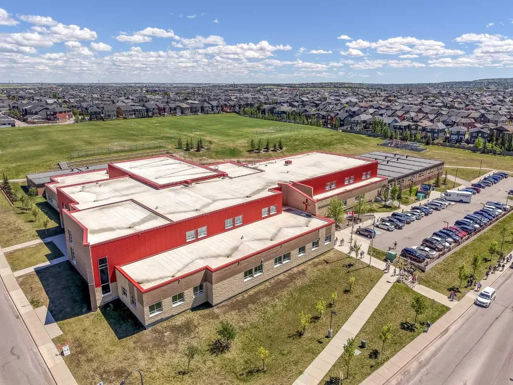 858 Evanston Drive NW Calgary AB T3P 0B1