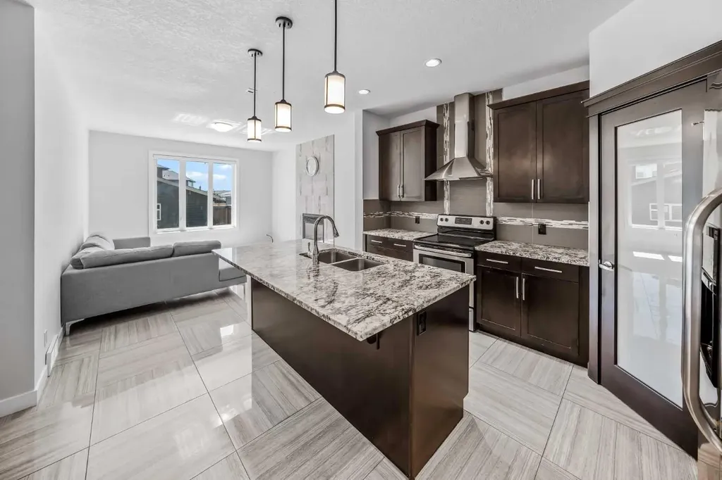 858 Evanston Drive NW Calgary AB T3P 0B1
