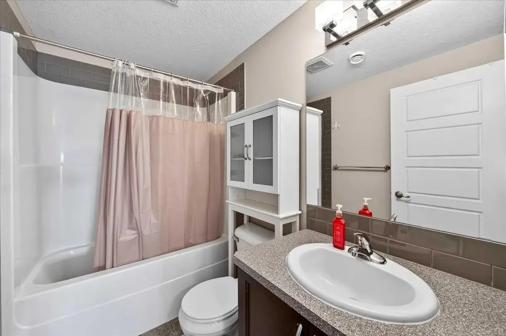 248 Rainbow Falls Way Chestermere AB T1X 0S9