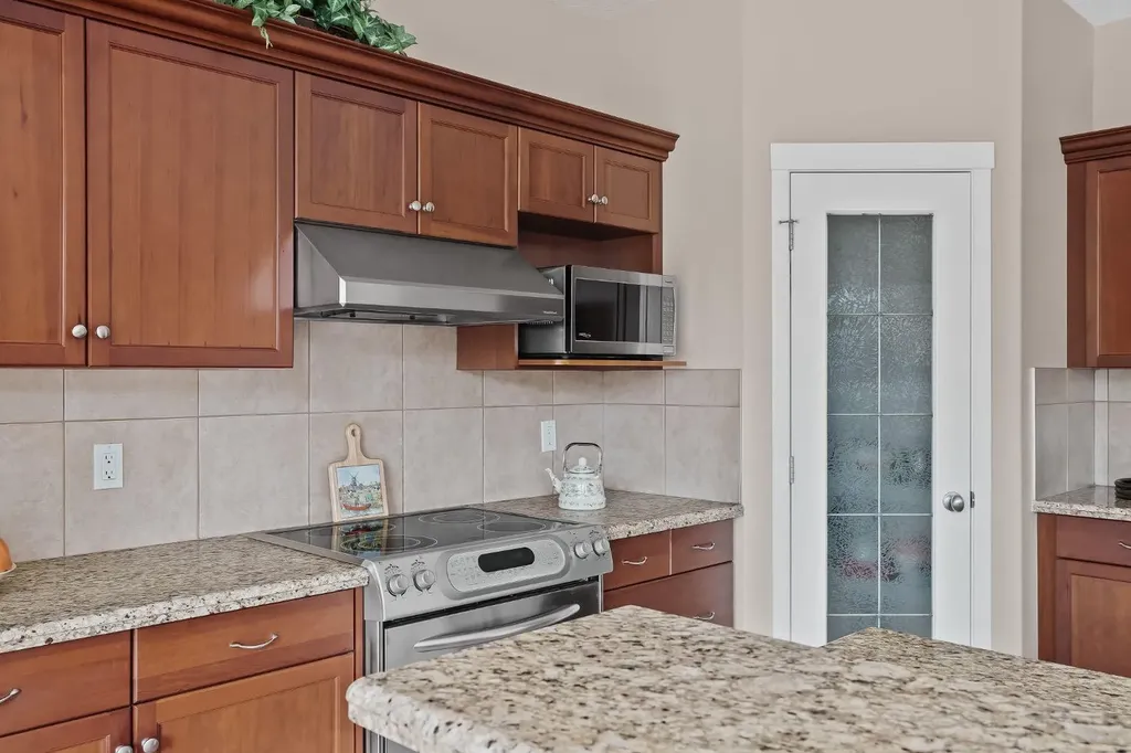 430 Discovery Ridge Boulevard SW Calgary AB T3H 5T7