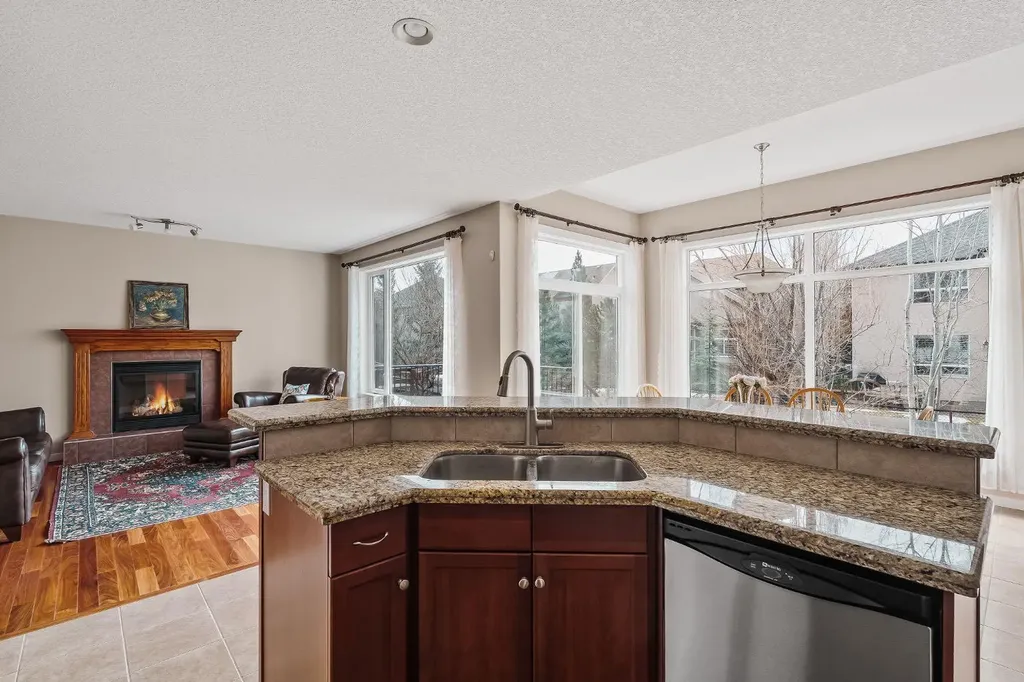 430 Discovery Ridge Boulevard SW Calgary AB T3H 5T7