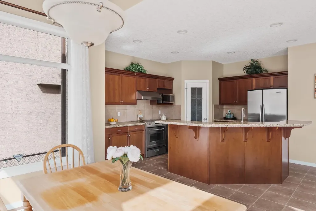 430 Discovery Ridge Boulevard SW Calgary AB T3H 5T7