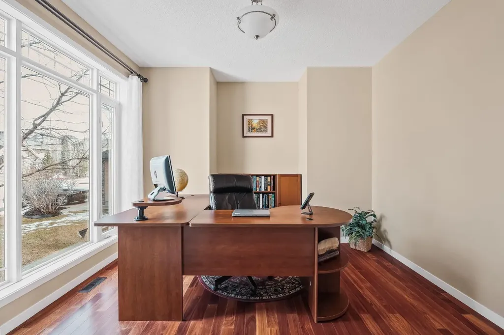 430 Discovery Ridge Boulevard SW Calgary AB T3H 5T7