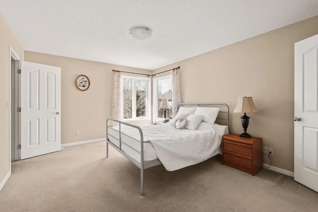430 Discovery Ridge Boulevard SW Calgary AB T3H 5T7