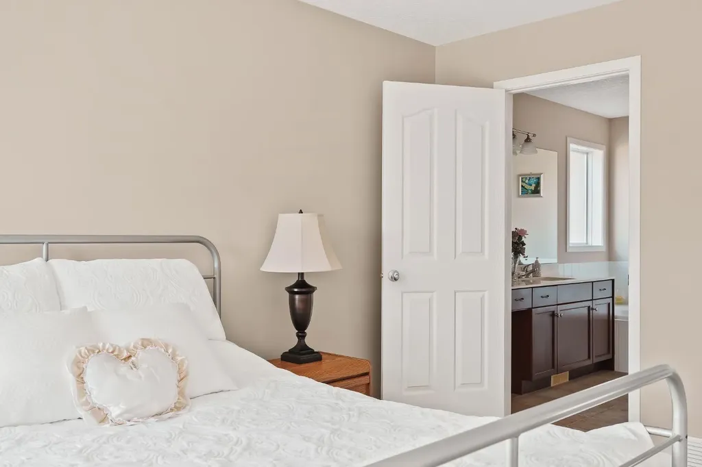 430 Discovery Ridge Boulevard SW Calgary AB T3H 5T7