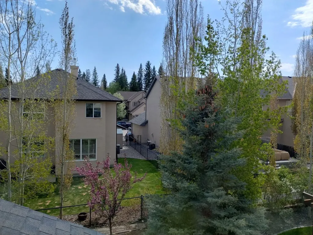 430 Discovery Ridge Boulevard SW Calgary AB T3H 5T7