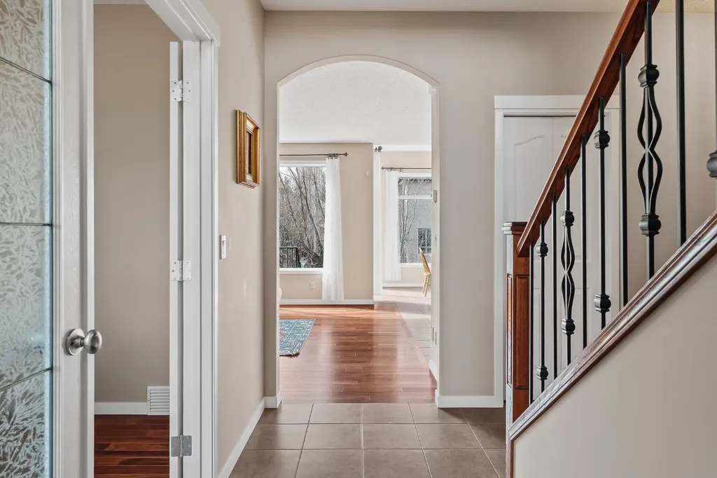430 Discovery Ridge Boulevard SW Calgary AB T3H 5T7