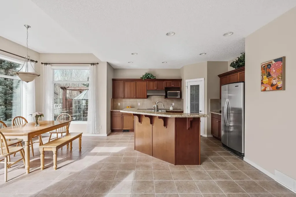 430 Discovery Ridge Boulevard SW Calgary AB T3H 5T7