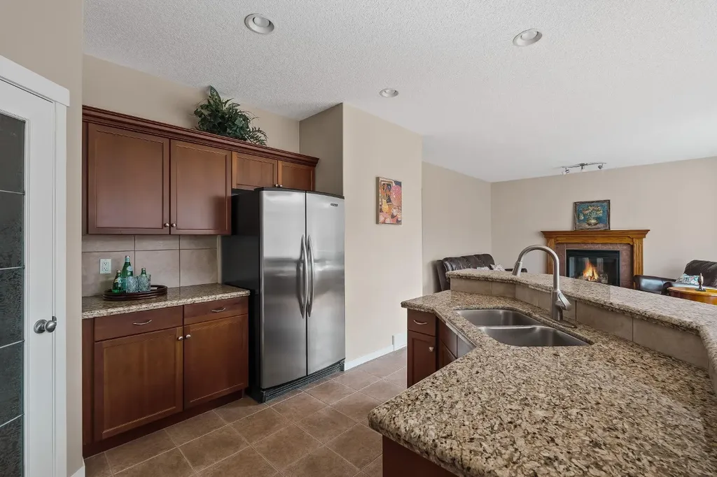 430 Discovery Ridge Boulevard SW Calgary AB T3H 5T7