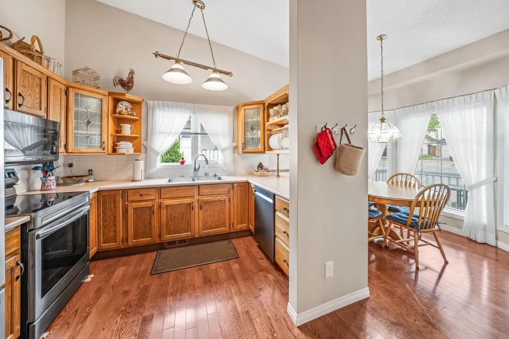 120 Shawnessy Drive SW Calgary AB T2Y1B4