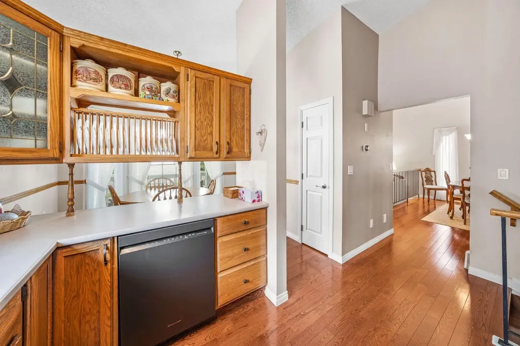 120 Shawnessy Drive SW Calgary AB T2Y1B4