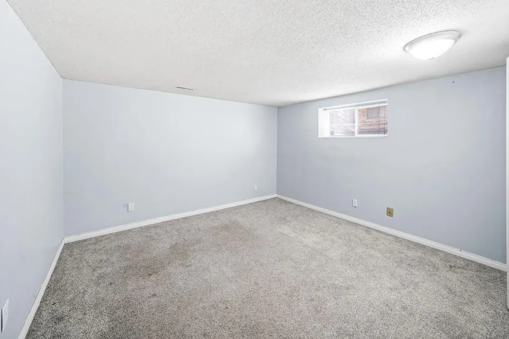120 Shawnessy Drive SW Calgary AB T2Y1B4