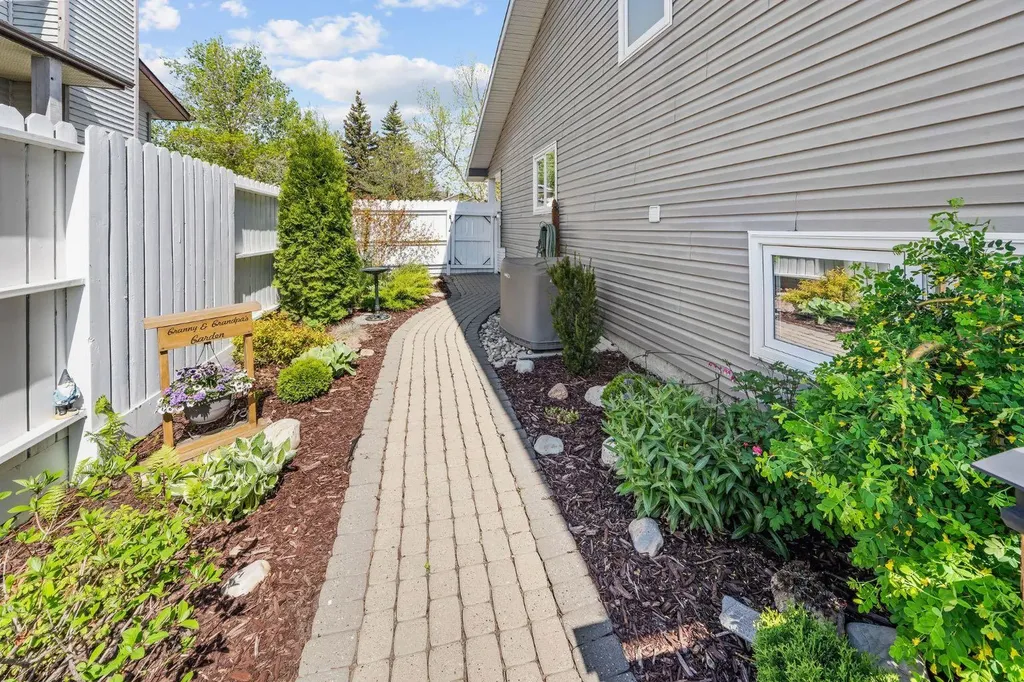 120 Shawnessy Drive SW Calgary AB T2Y1B4