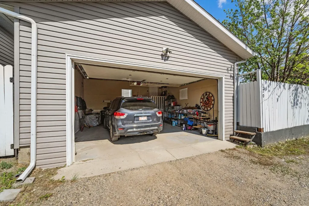 120 Shawnessy Drive SW Calgary AB T2Y1B4