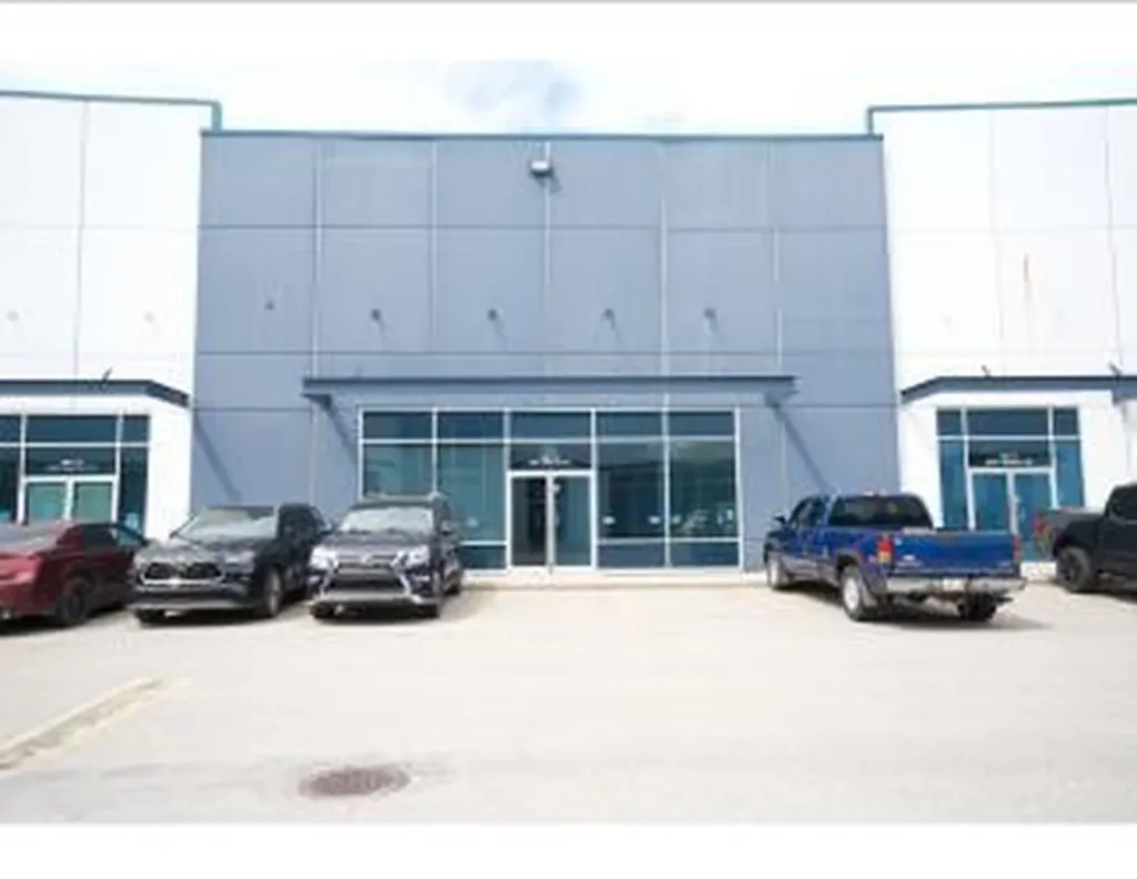 2355 52 Avenue SE Calgary AB T2C 4X7
