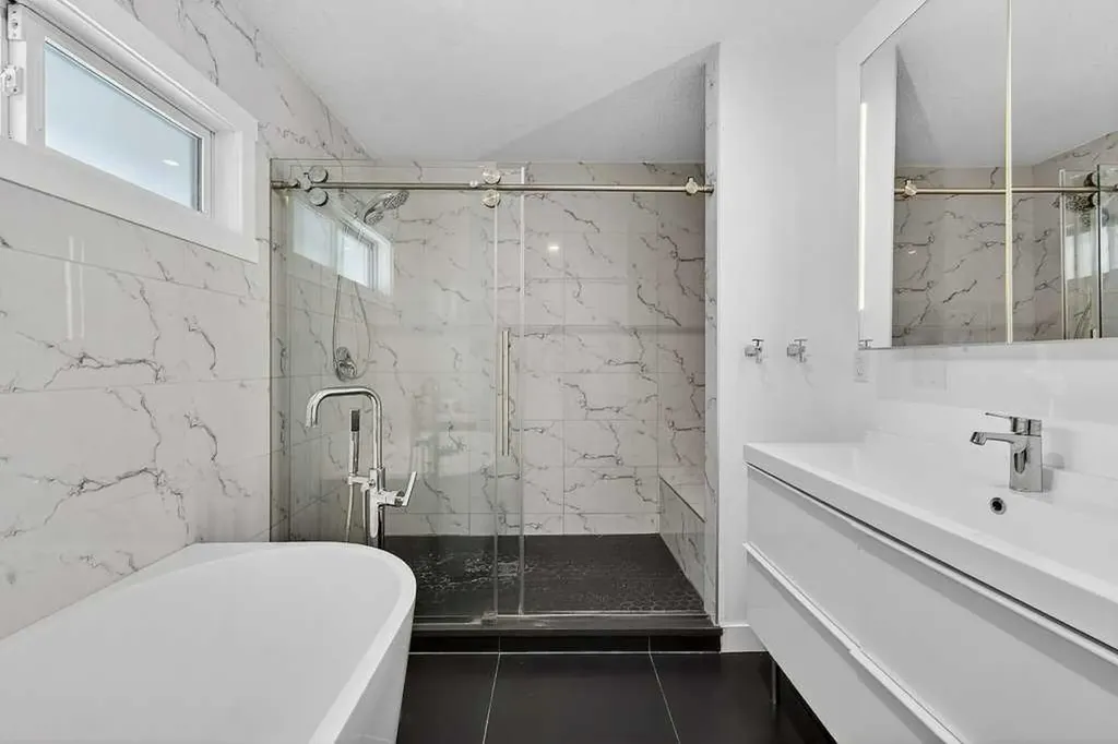 2203 9 Avenue NW Calgary AB T2N 1E8