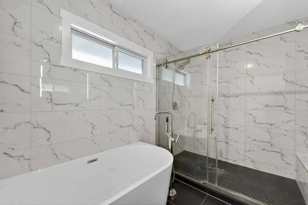 2203 9 Avenue NW Calgary AB T2N 1E8