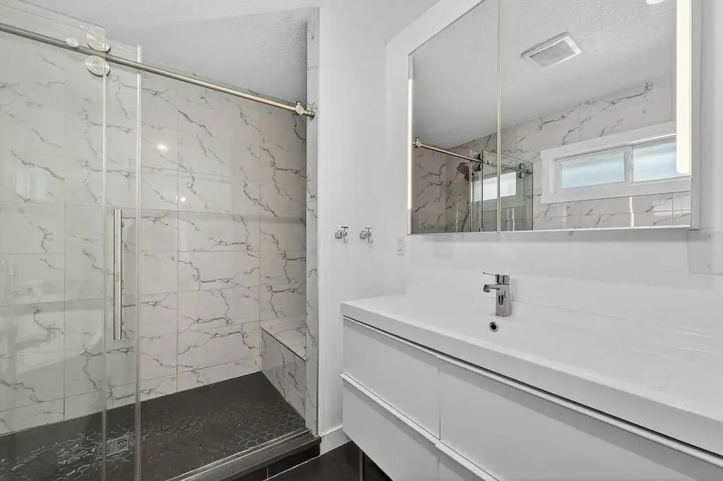 2203 9 Avenue NW Calgary AB T2N 1E8