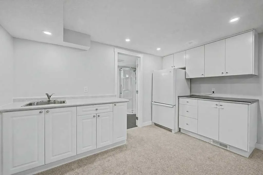 2203 9 Avenue NW Calgary AB T2N 1E8