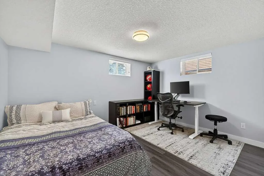 2203 9 Avenue NW Calgary AB T2N 1E8