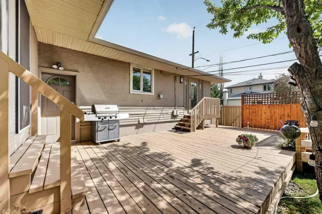 2203 9 Avenue NW Calgary AB T2N 1E8