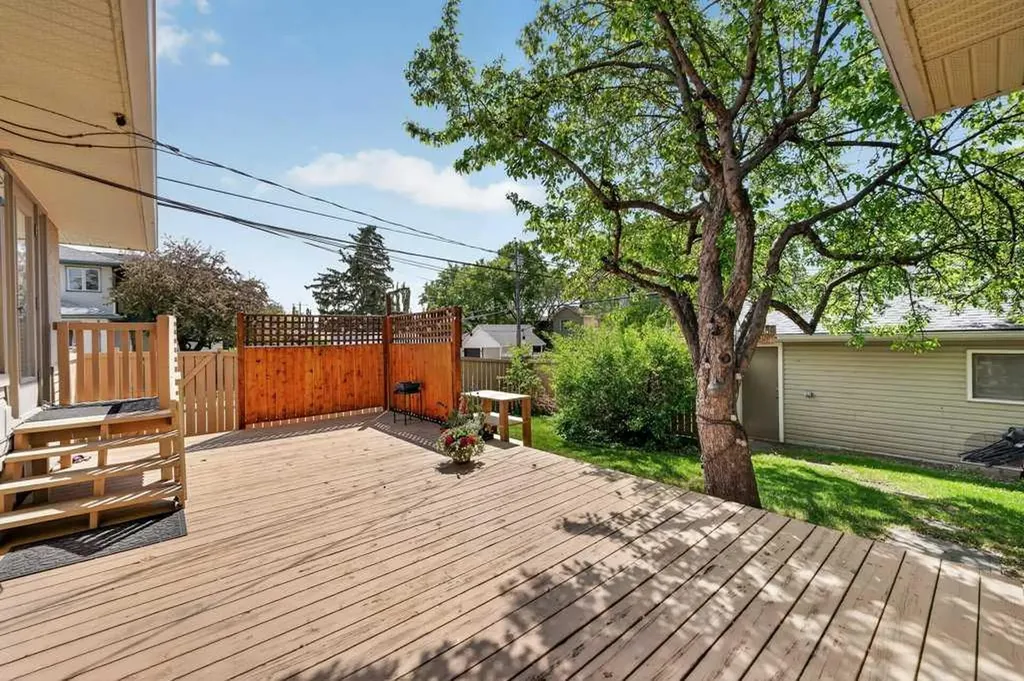 2203 9 Avenue NW Calgary AB T2N 1E8