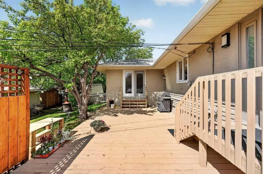 2203 9 Avenue NW Calgary AB T2N 1E8