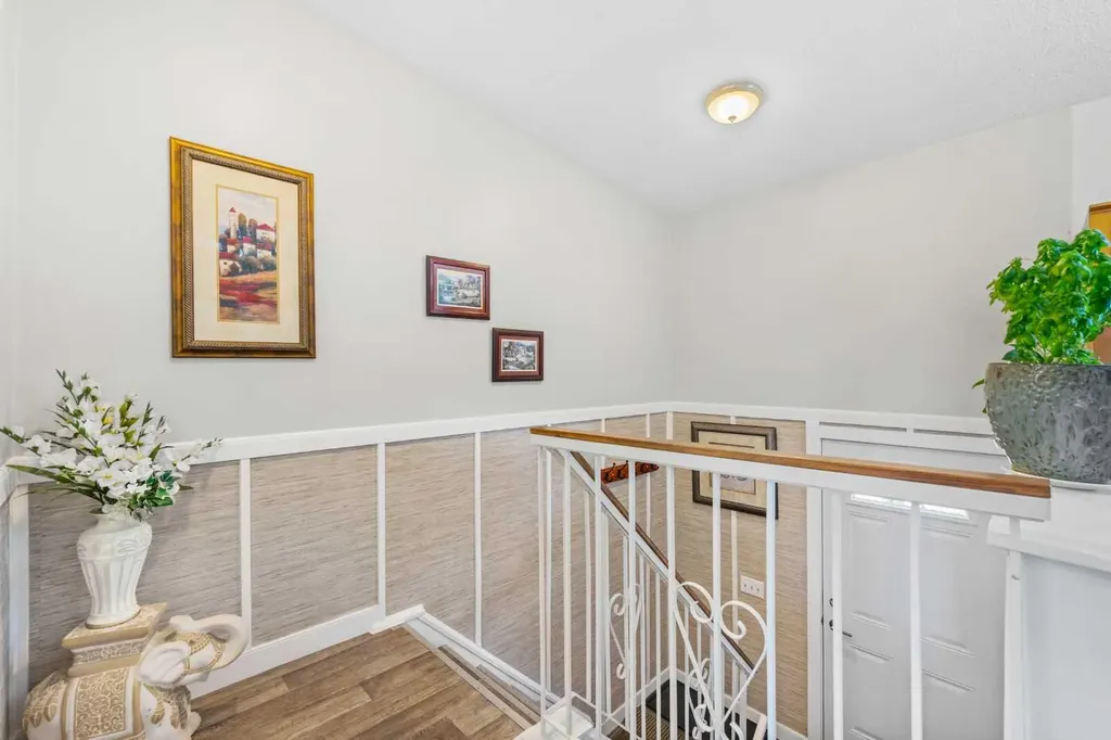 455 Huntsville Crescent NW Calgary AB T2K 4W3