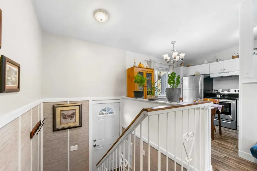 455 Huntsville Crescent NW Calgary AB T2K 4W3