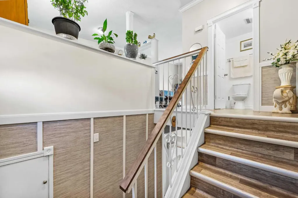455 Huntsville Crescent NW Calgary AB T2K 4W3