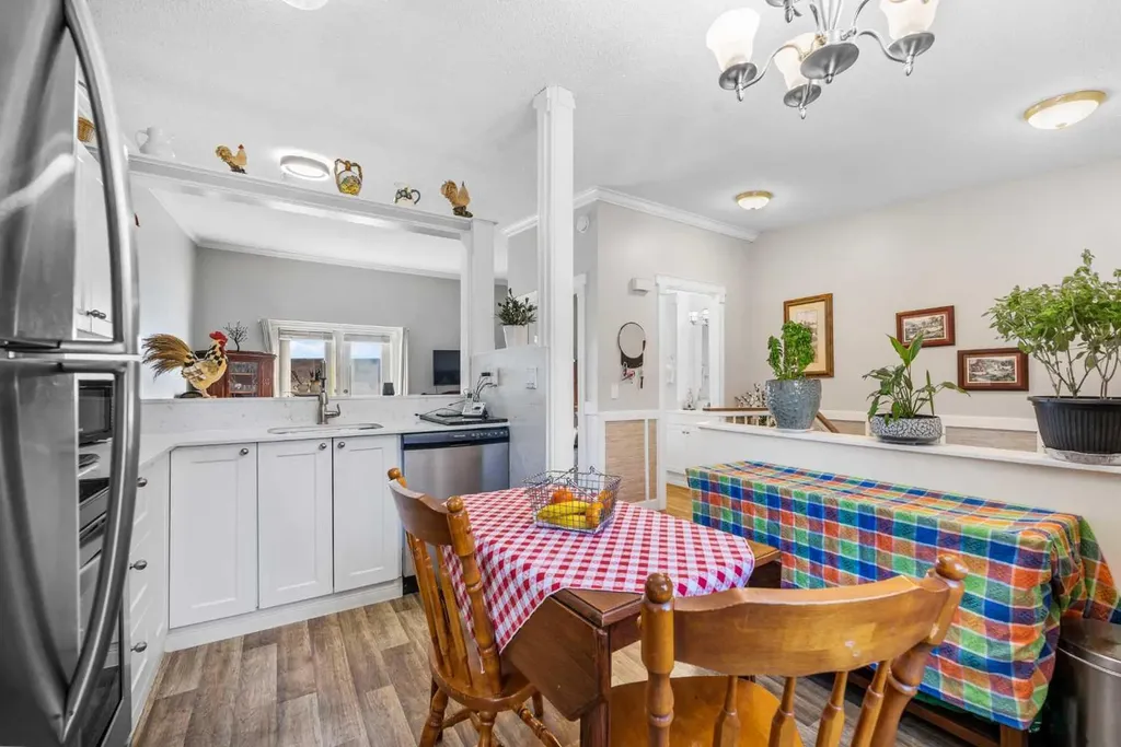 455 Huntsville Crescent NW Calgary AB T2K 4W3