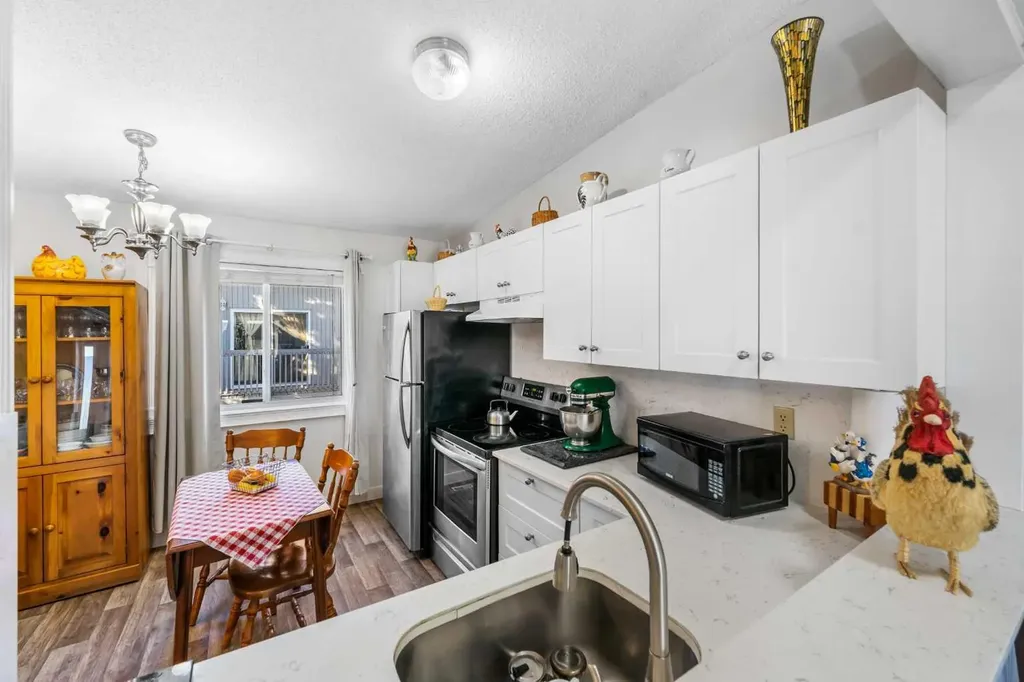 455 Huntsville Crescent NW Calgary AB T2K 4W3