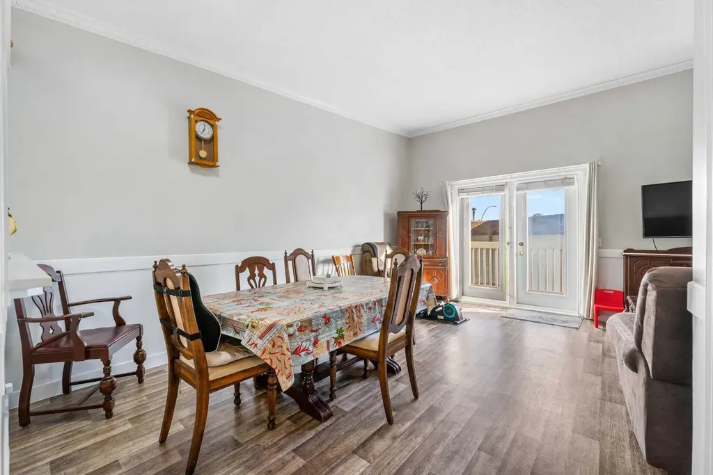 455 Huntsville Crescent NW Calgary AB T2K 4W3