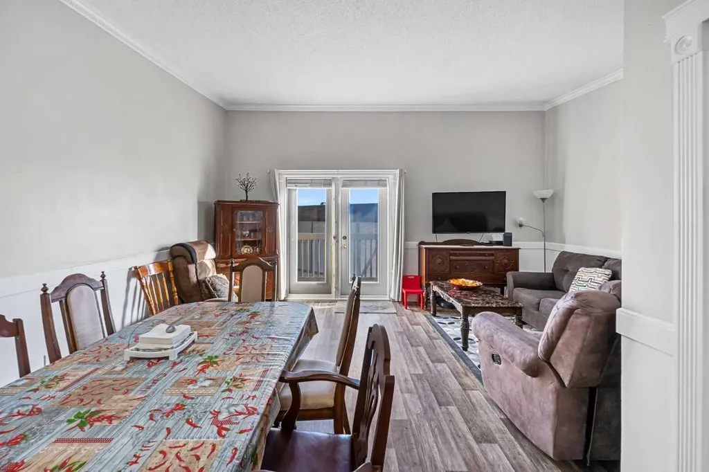455 Huntsville Crescent NW Calgary AB T2K 4W3