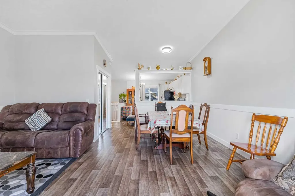 455 Huntsville Crescent NW Calgary AB T2K 4W3