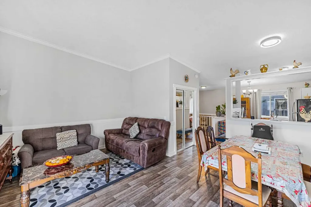 455 Huntsville Crescent NW Calgary AB T2K 4W3