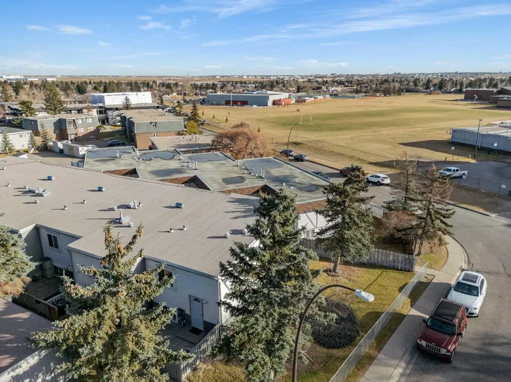 455 Huntsville Crescent NW Calgary AB T2K 4W3