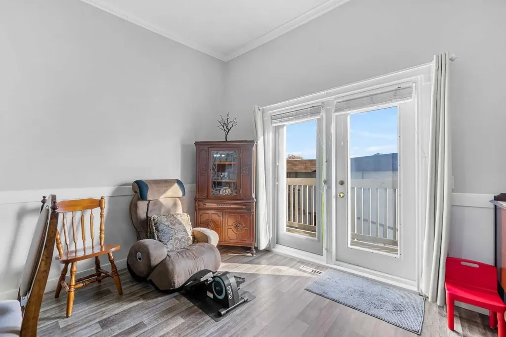455 Huntsville Crescent NW Calgary AB T2K 4W3