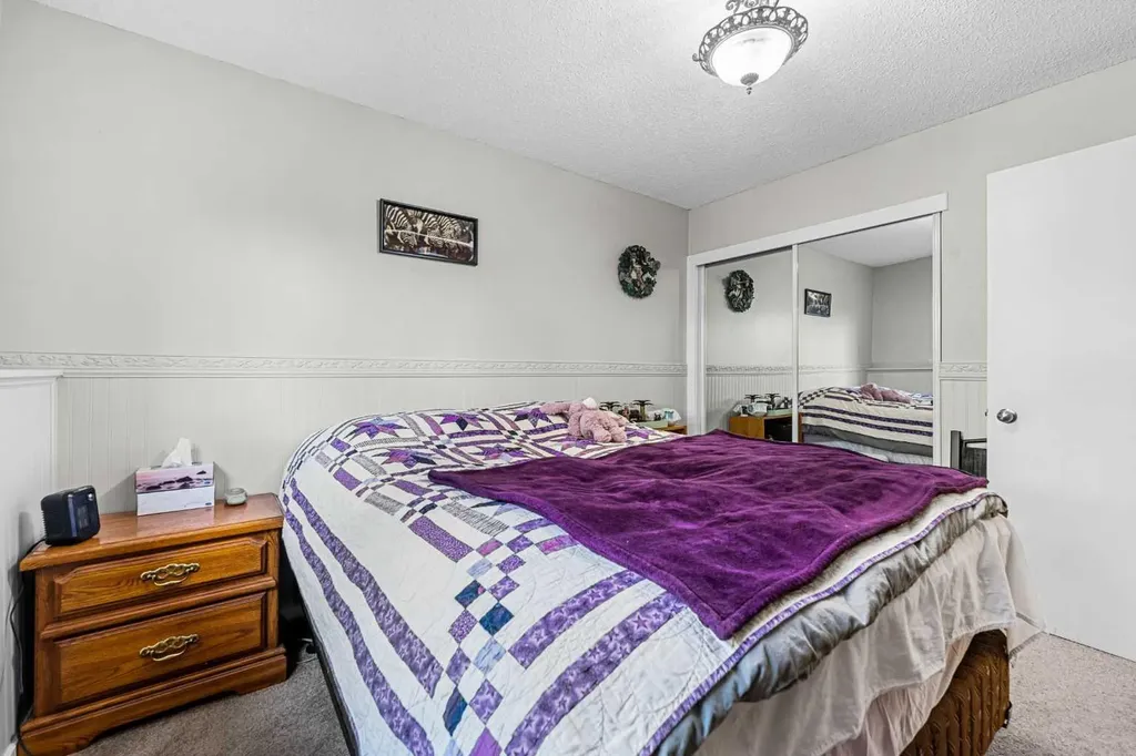 455 Huntsville Crescent NW Calgary AB T2K 4W3