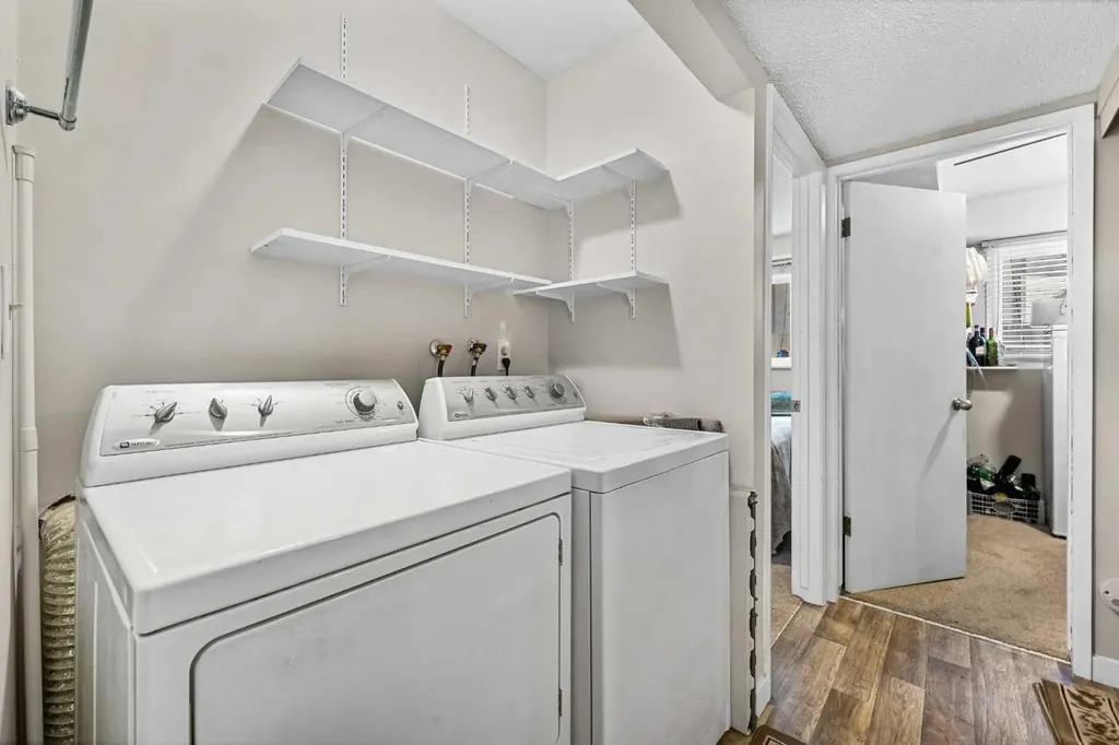 455 Huntsville Crescent NW Calgary AB T2K 4W3