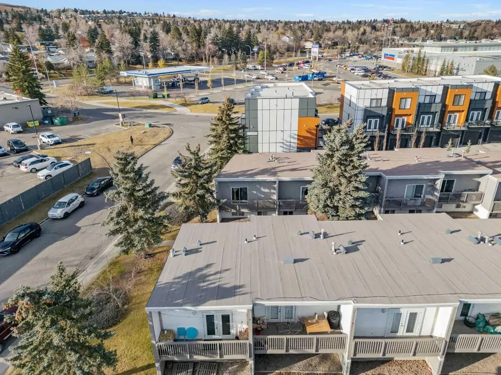 455 Huntsville Crescent NW Calgary AB T2K 4W3
